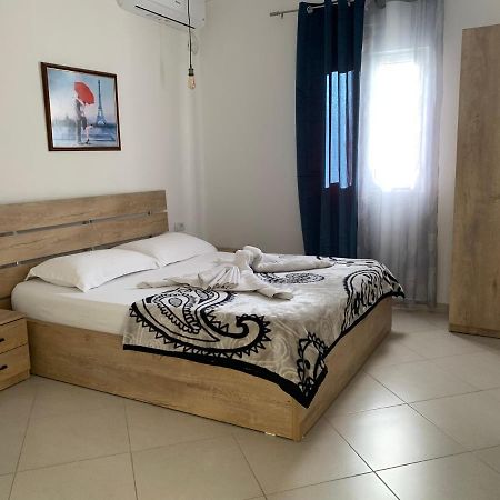Hotel Apostoli Permet Bagian luar foto