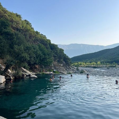 Hotel Apostoli Permet Bagian luar foto