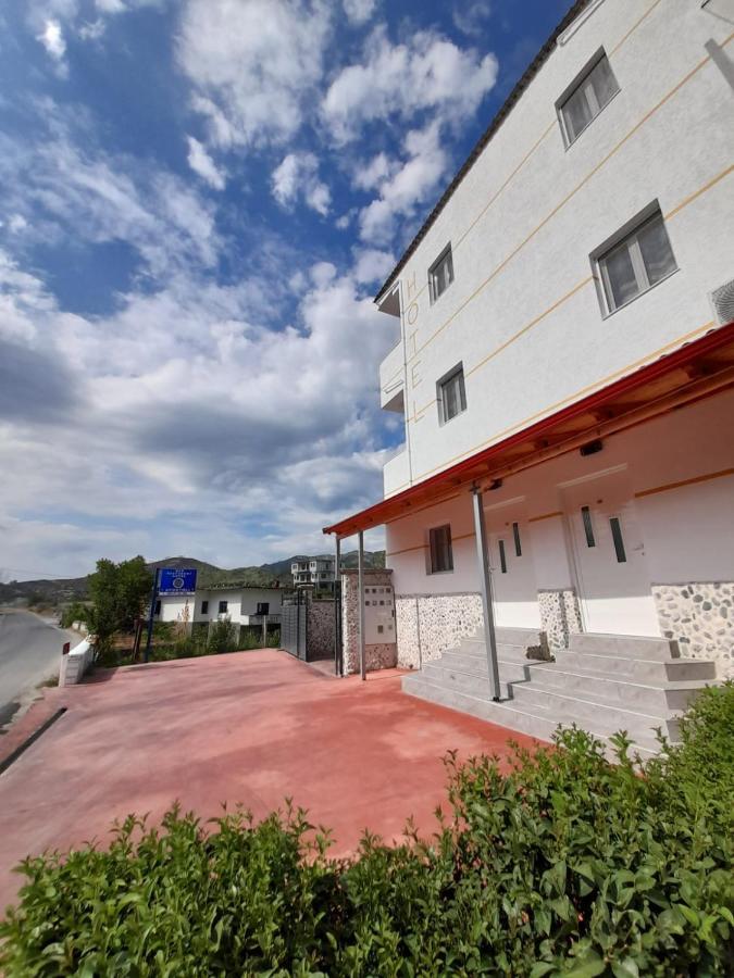 Hotel Apostoli Permet Bagian luar foto