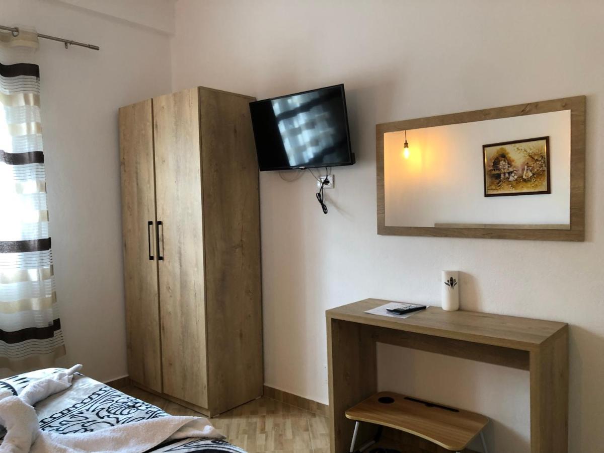 Hotel Apostoli Permet Bagian luar foto
