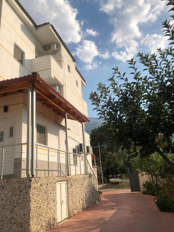 Hotel Apostoli Permet Bagian luar foto