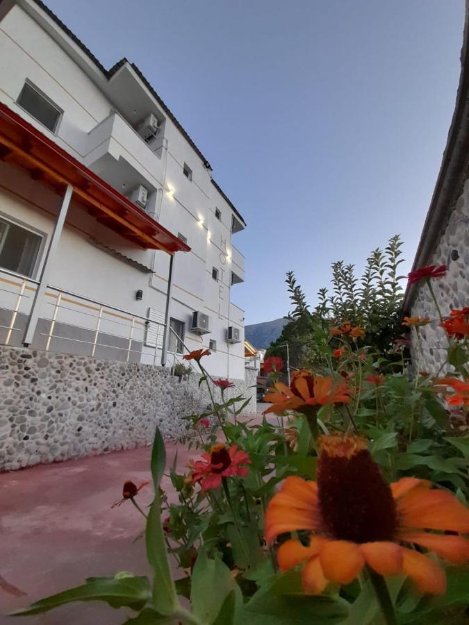 Hotel Apostoli Permet Bagian luar foto