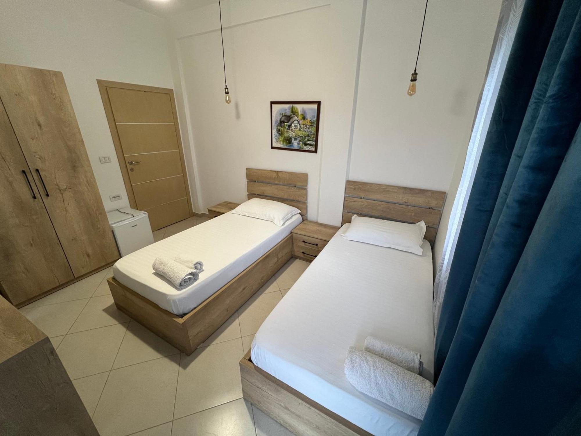 Hotel Apostoli Permet Bagian luar foto