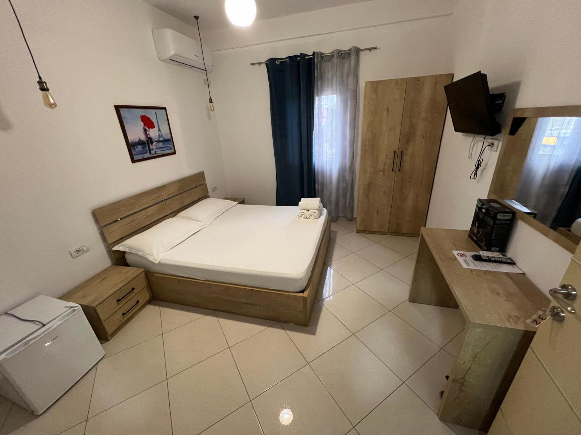 Hotel Apostoli Permet Bagian luar foto