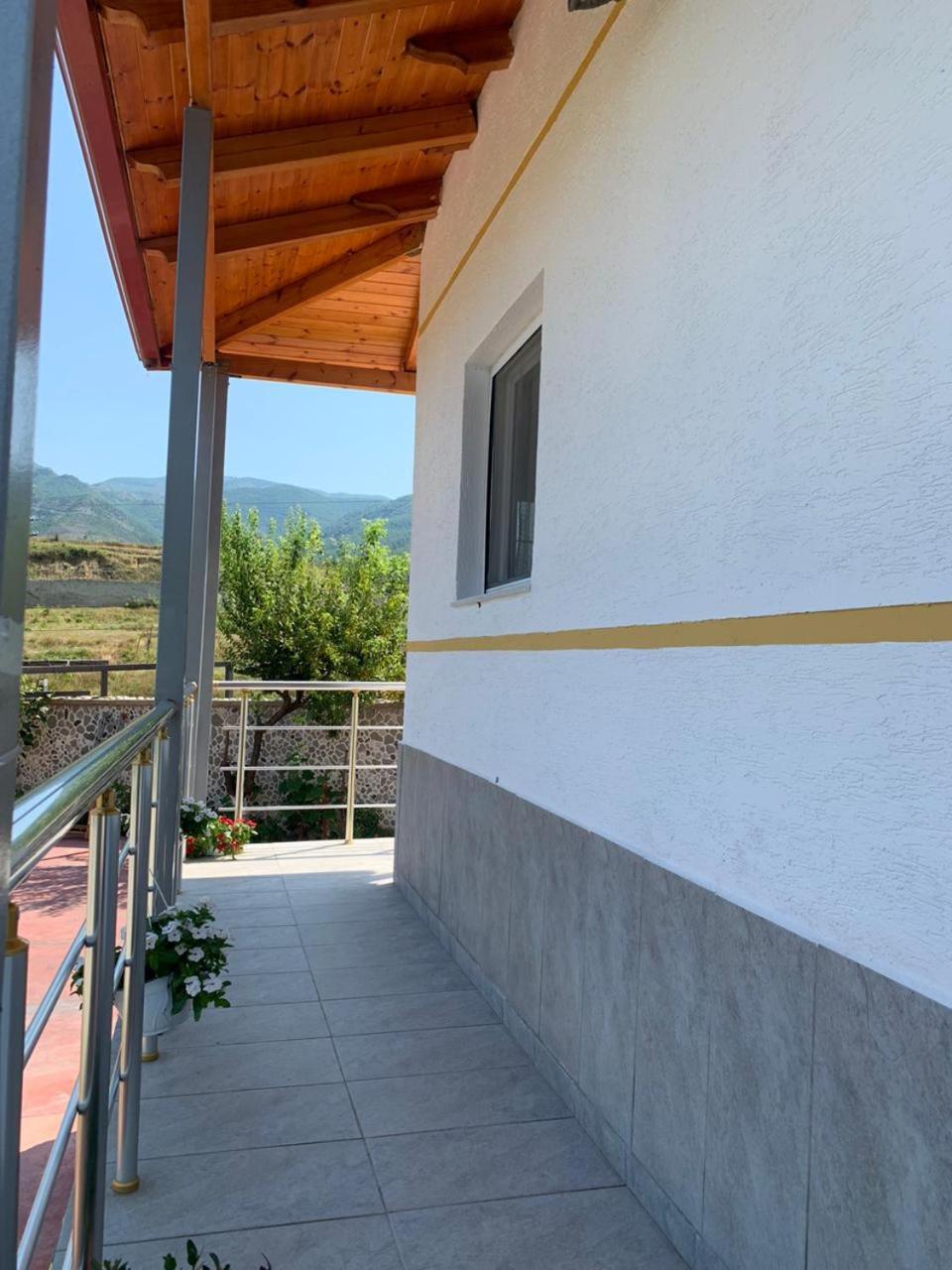 Hotel Apostoli Permet Bagian luar foto