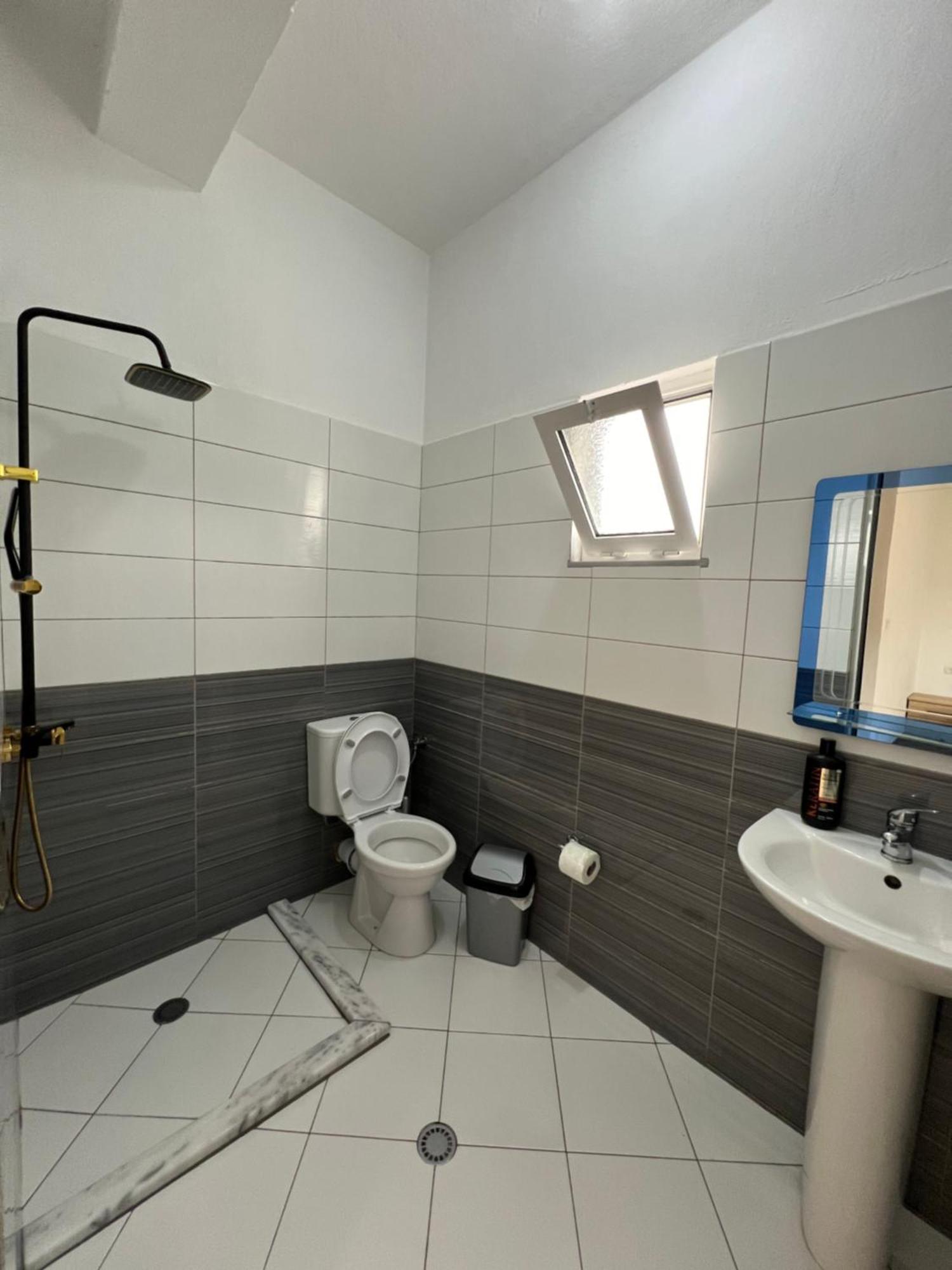 Hotel Apostoli Permet Bagian luar foto